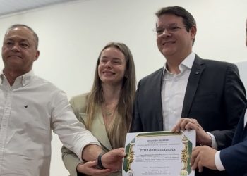 Vinícius Ferro recebe o título de cidadão de Colinas