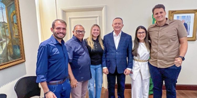 Josimar da Serraria e Larissa Guida reforçam pedido de manutenção da MA-106 em visita institucional ao Governador Carlos Brandão.
