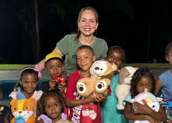 Crianças da comunidade vivem dia especial em tradicional confraternização na residência da primeira-dama de Icatu