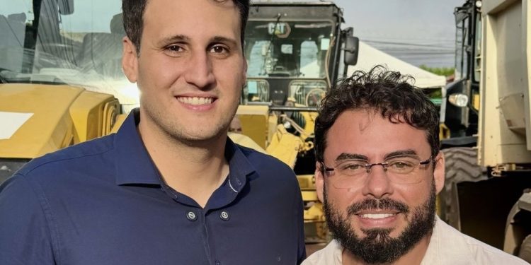 “Grato pela parceria, meu irmão”, afirmou Orleans Brandão a Dudu Diniz durante o lançamento da pavimentação de ruas em Ribamar
