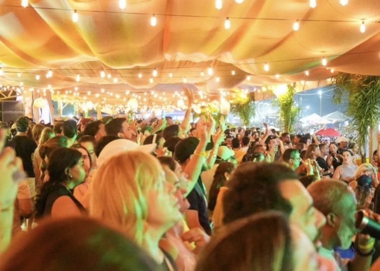 Camarote Unique eleva padrão de sofisticação e glamour no Carnaval da Avenida Litorânea