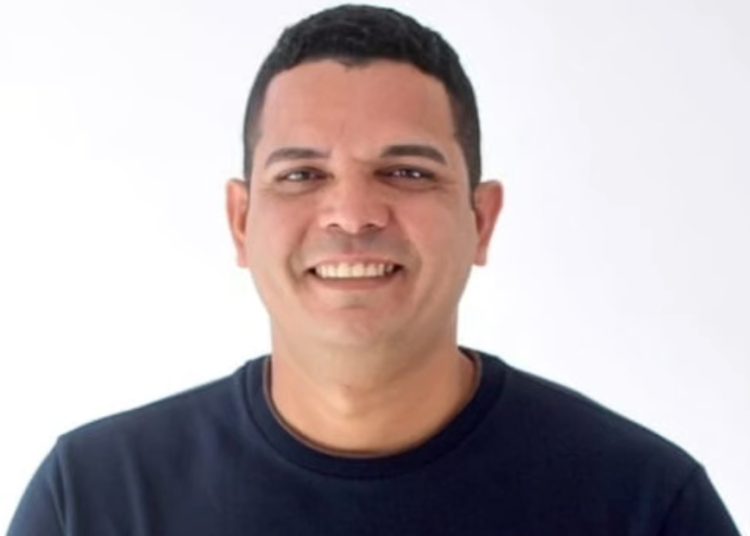 Vereador Fik Fik entra nos bairros de Ribamar, denuncia abandono da gestão e recebe apoio da população