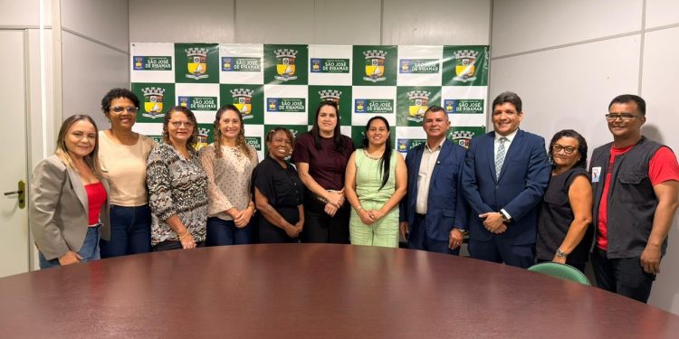 Vereadora Alana Cardoso reafirma apoio à saúde e defende mudança de nomenclatura para técnicos de enfermagem em Ribamar