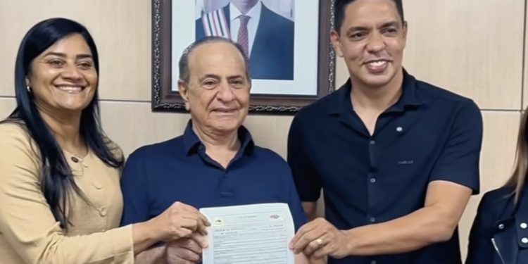 Conexão e Desenvolvimento: Em dia histórico, Prefeita Roberta Barreto Assina Ordem de Serviço para Estrada que Ligará Axixá a Presidente Juscelino