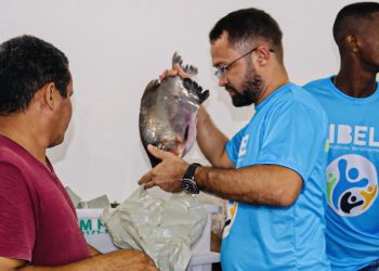 Vereador Rômulo Loirinho distribui mais de 04 toneladas de peixes em ação solidária na Semana Santa