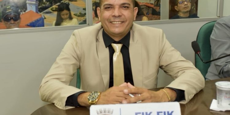 Vereador Fik Fik avança com proposta e cobra asfalto para ruas esquecidas da Piçarreira