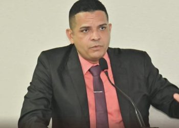 Vereador Fik Fik denuncia situação crítica da Avenida Panaquatira em São José de Ribamar