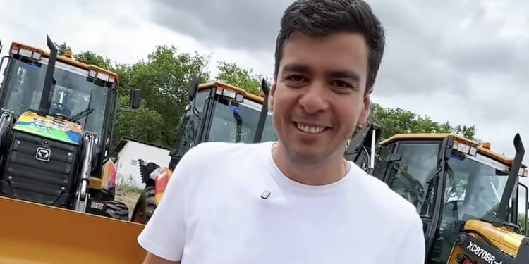 Paulo Casé reforça compromisso com o Maranhão durante entrega de máquinas do Programa Maranhão Sustentável
