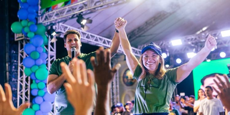 Iracema Vale reúne 10 mil em lançamento de candidatura e reforça força de Orleans em Barreirinhas