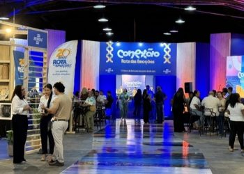 Empresários, gestores e profissionais do turismo participaram da programação do Conexão Rota das Emoções, em Camocim (CE).