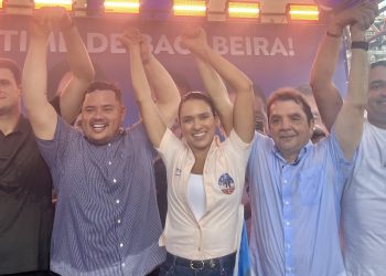 Prefeita Naila Gonçalo apresenta candidatos do seu grupo político durante café da manhã em Bacabeira